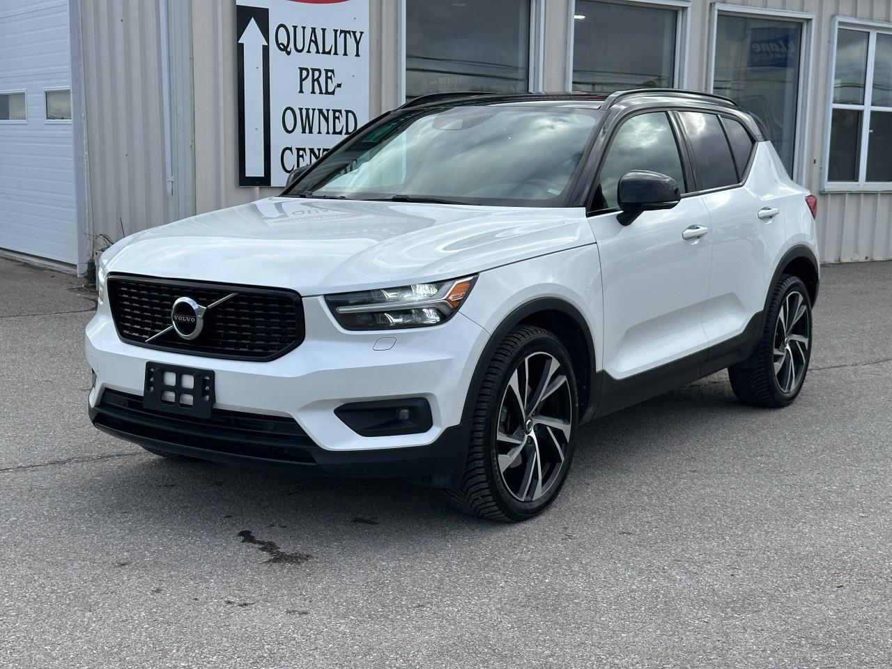 2020 Volvo XC40 T5 AWD R-Design Photo