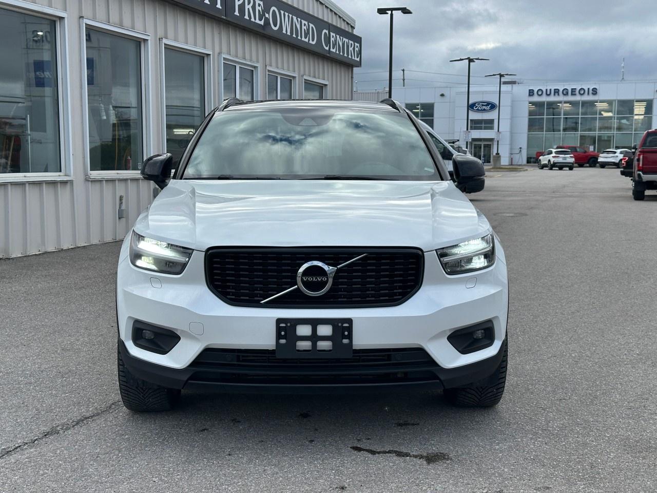 2020 Volvo XC40 T5 AWD R-Design Photo2