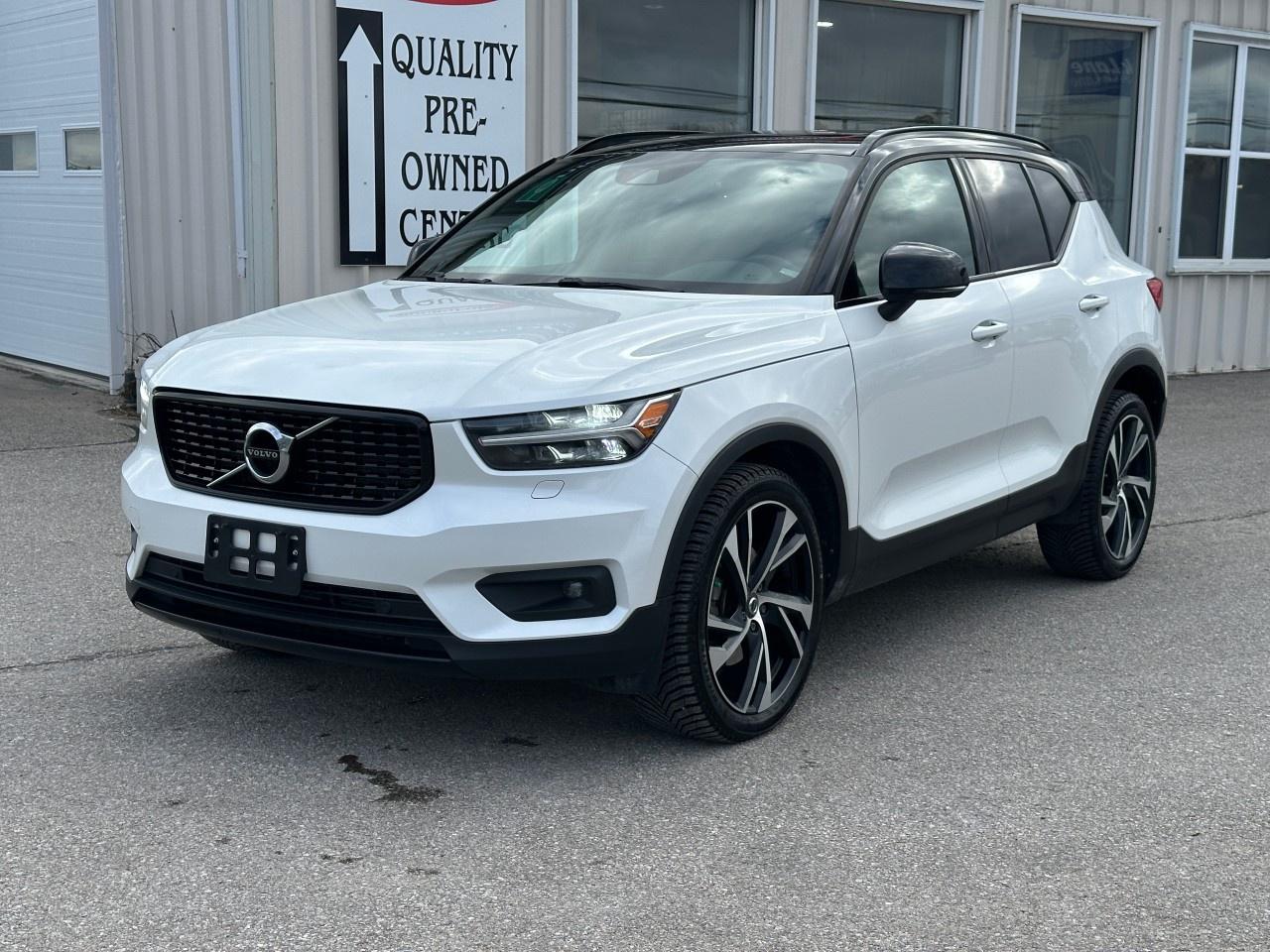 2020 Volvo XC40 T5 AWD R-Design Photo