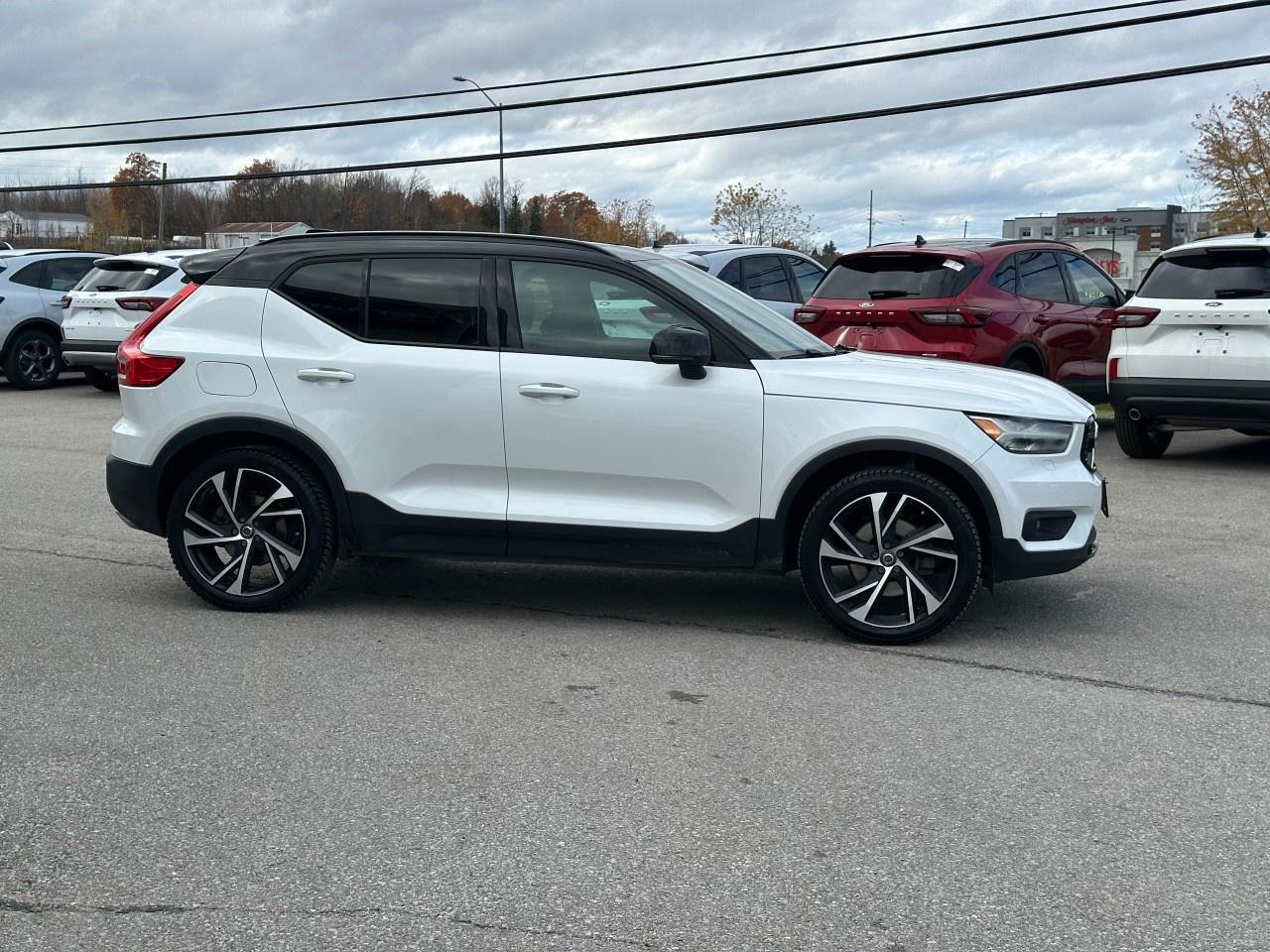 2020 Volvo XC40 T5 AWD R-Design Photo4