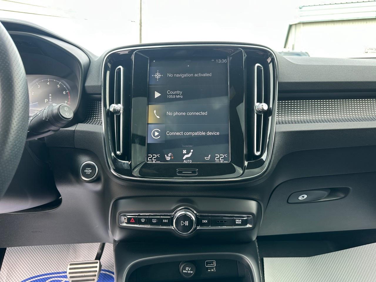 2020 Volvo XC40 T5 AWD R-Design Photo