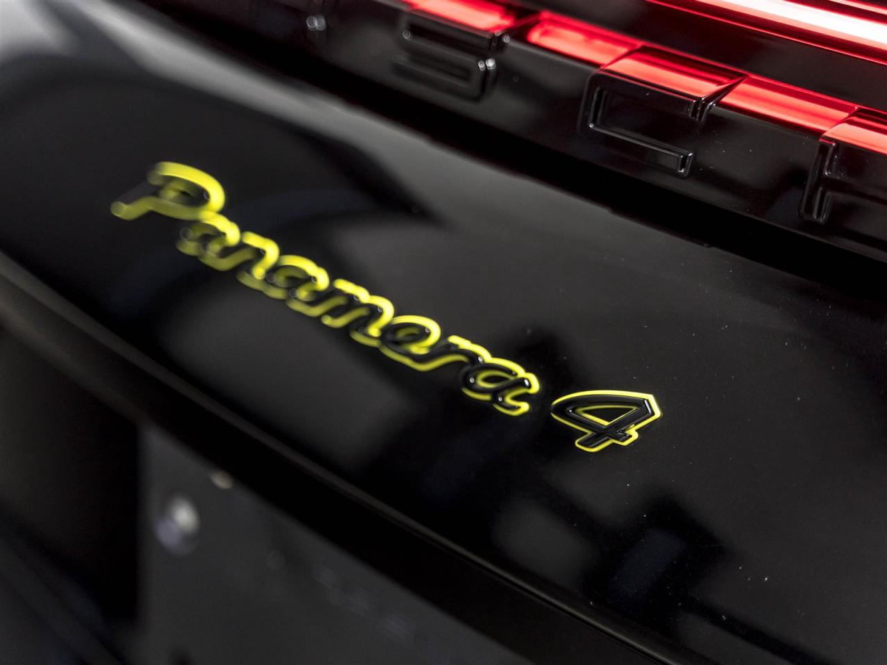 2019 Porsche Panamera 4 E-Hybrid|SPORT TURISMO|PREMIUM PKG|SPORT CHRONO|BOSE Photo