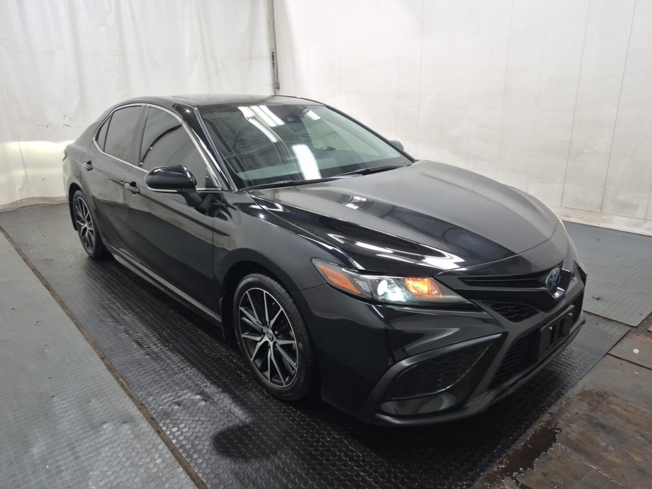 2023 Toyota Camry Hybrid | SE UPGRADE | SUNROOF | NO ACCIDENTS Photo3