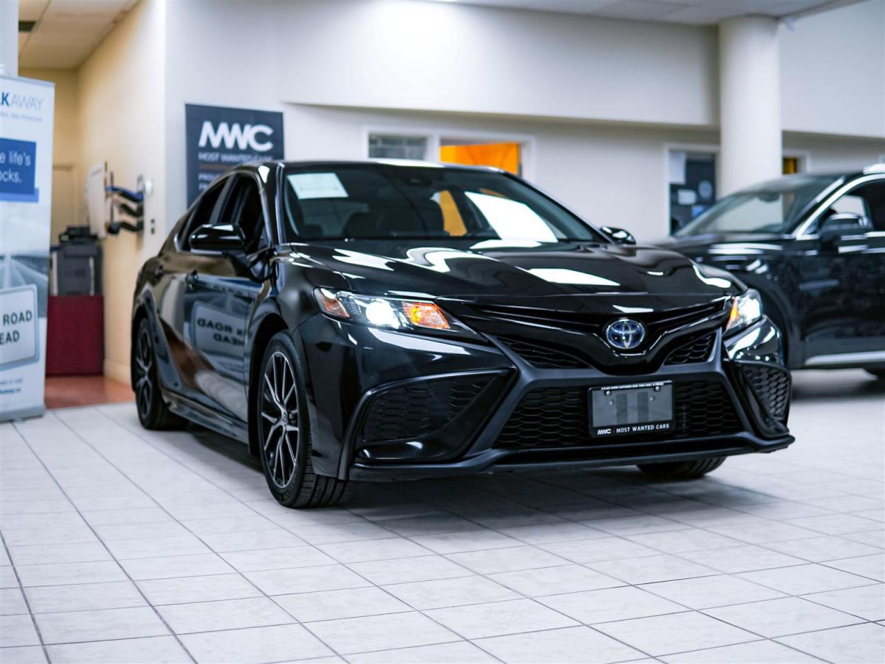 2023 Toyota Camry Hybrid | SE UPGRADE | SUNROOF | NO ACCIDENTS Photo