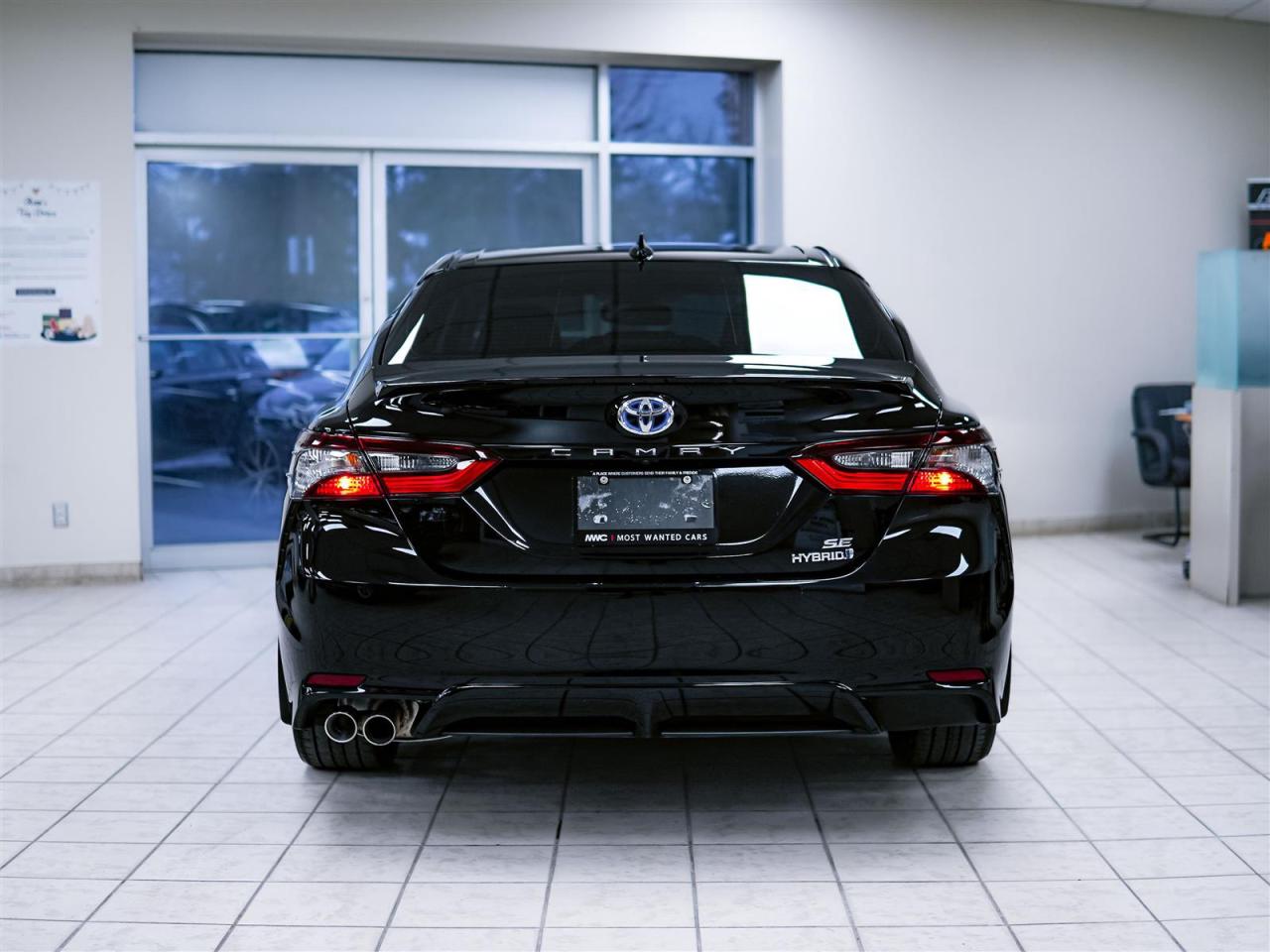 2023 Toyota Camry Hybrid | SE UPGRADE | SUNROOF | NO ACCIDENTS Photo