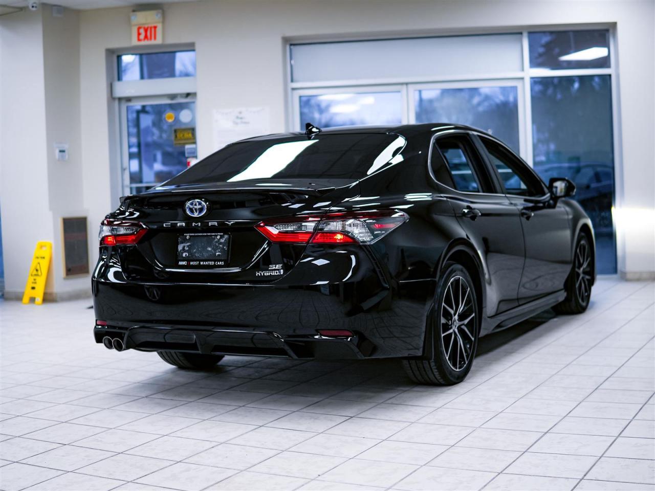 2023 Toyota Camry Hybrid | SE UPGRADE | SUNROOF | NO ACCIDENTS Photo