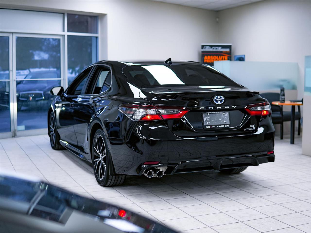 2023 Toyota Camry Hybrid | SE UPGRADE | SUNROOF | NO ACCIDENTS Photo