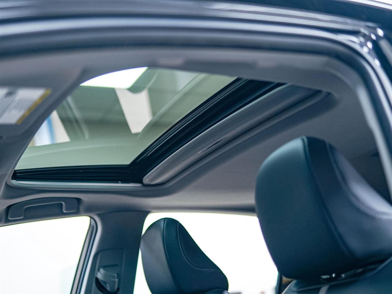 2023 Toyota Camry Hybrid | SE UPGRADE | SUNROOF | NO ACCIDENTS Photo