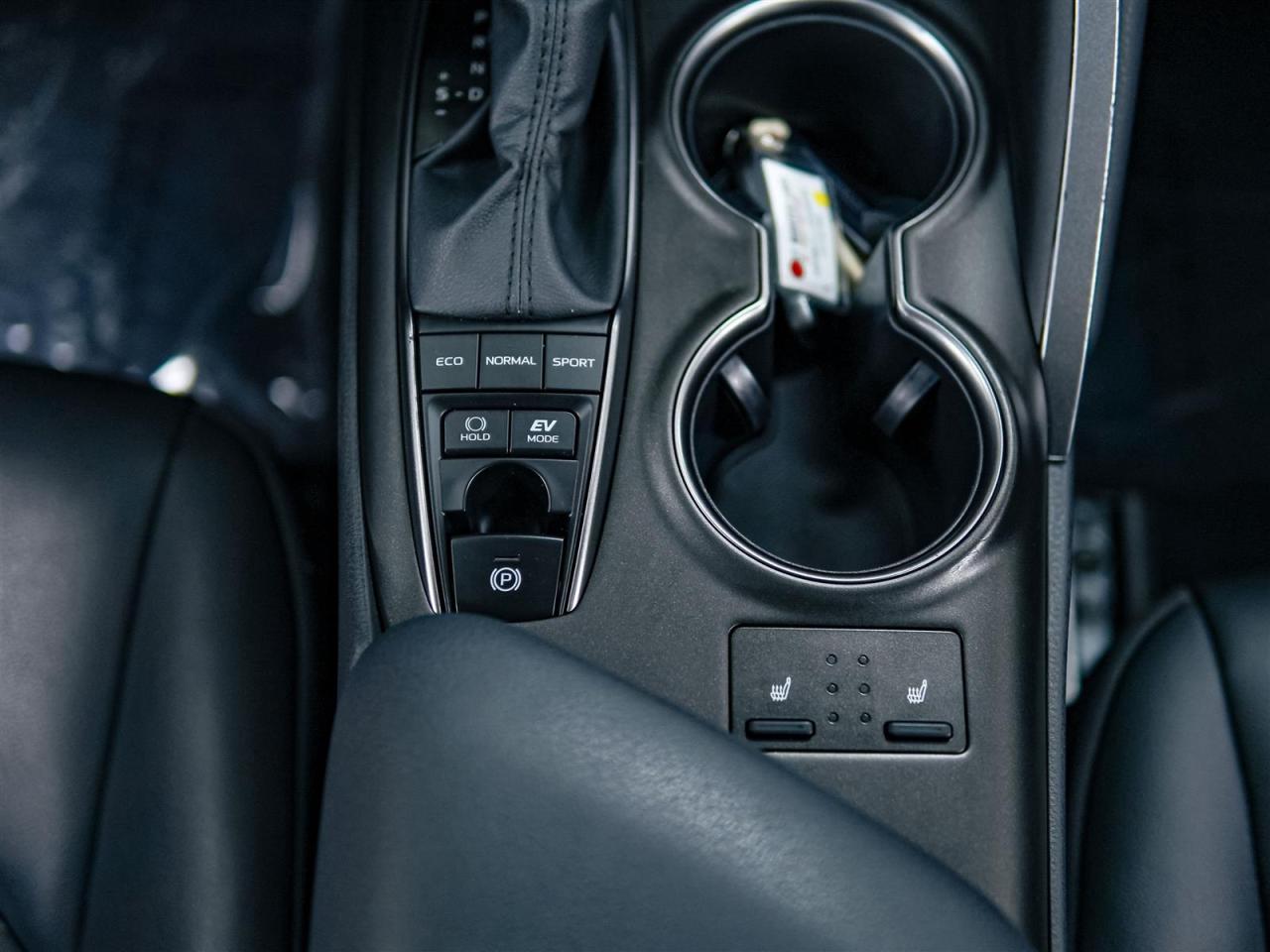 2023 Toyota Camry Hybrid | SE UPGRADE | SUNROOF | NO ACCIDENTS Photo