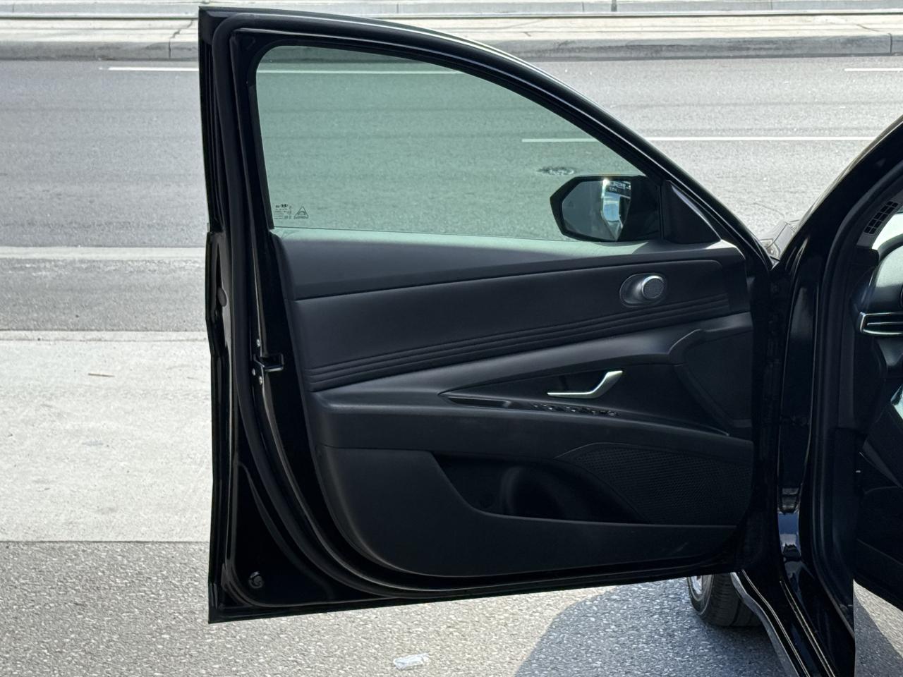 2024 Hyundai Elantra SEL | SUNROOF | CARPLAY | NAVI | BACK UP CAMERA Photo