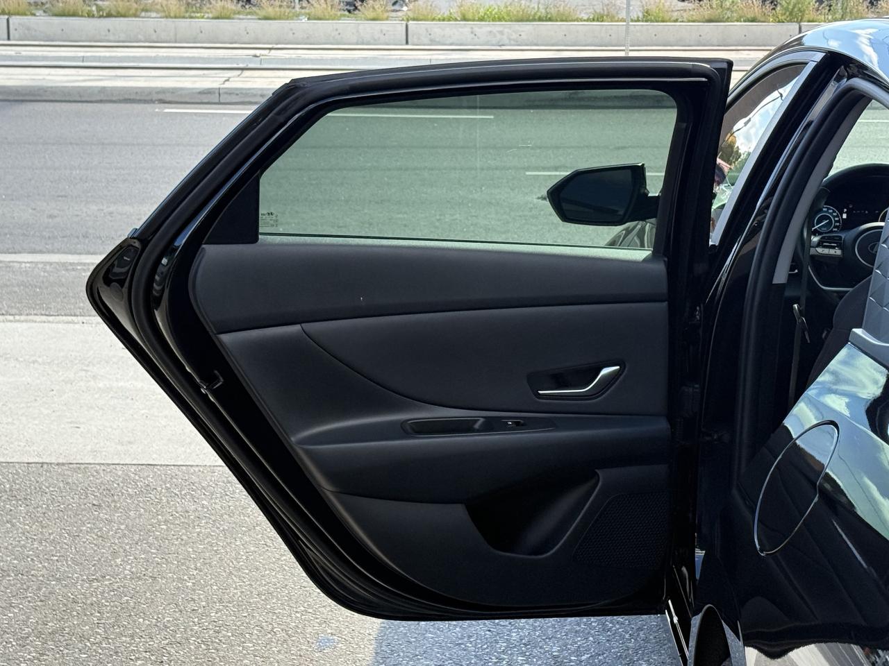 2024 Hyundai Elantra SEL | SUNROOF | CARPLAY | NAVI | BACK UP CAMERA Photo