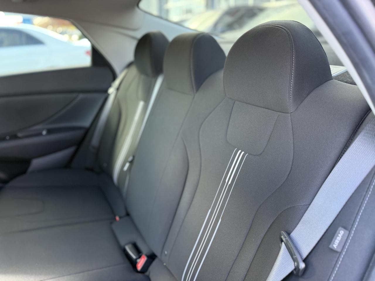 2024 Hyundai Elantra SEL | SUNROOF | CARPLAY | NAVI | BACK UP CAMERA Photo