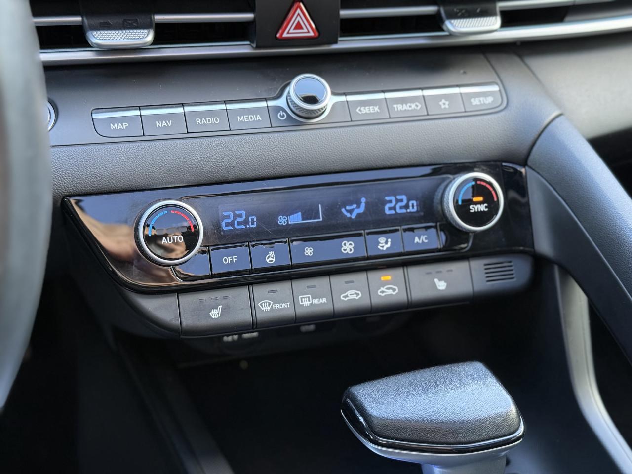 2024 Hyundai Elantra SEL | SUNROOF | CARPLAY | NAVI | BACK UP CAMERA Photo