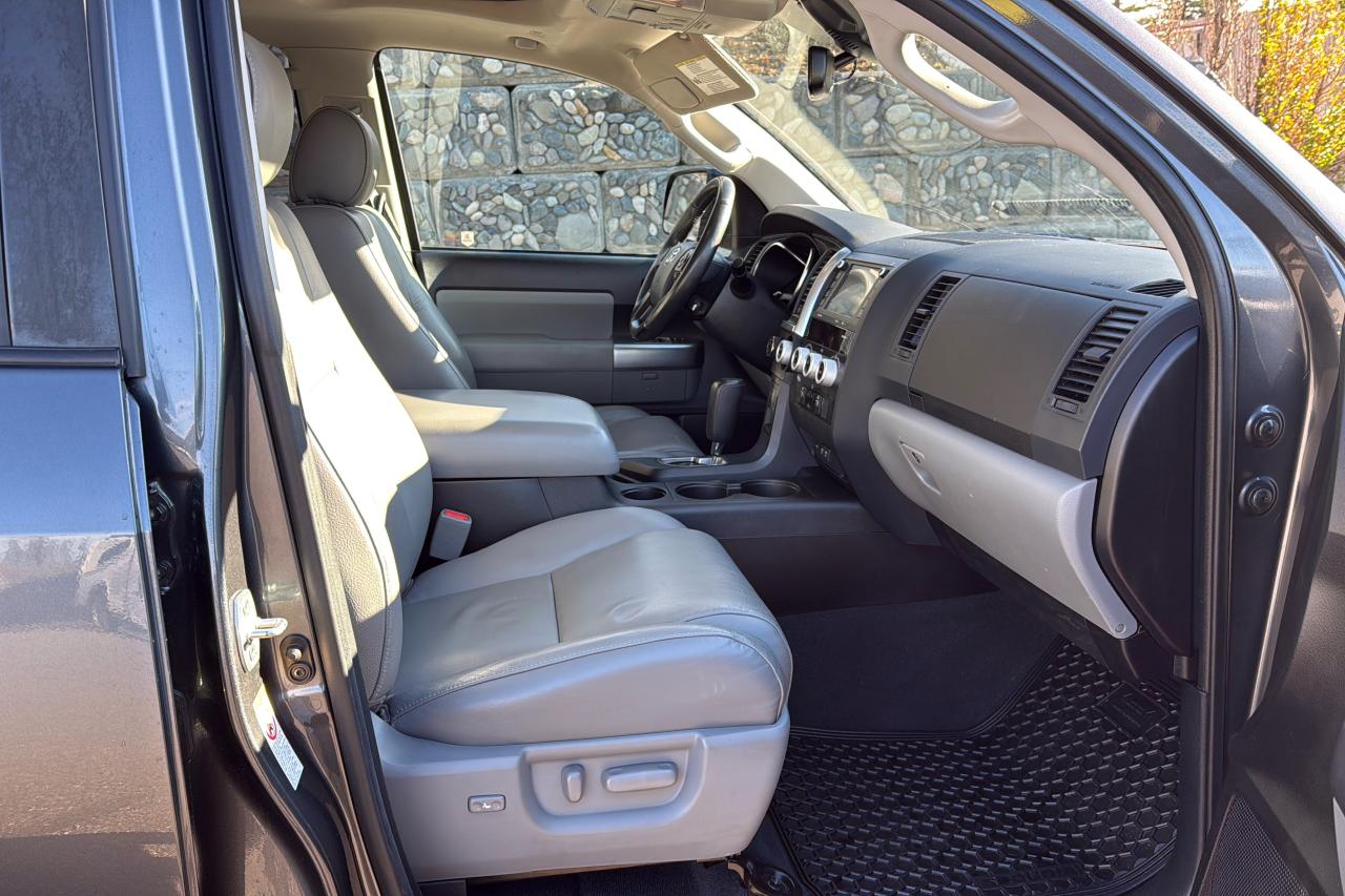 2020 Toyota Sequoia SR5 Photo