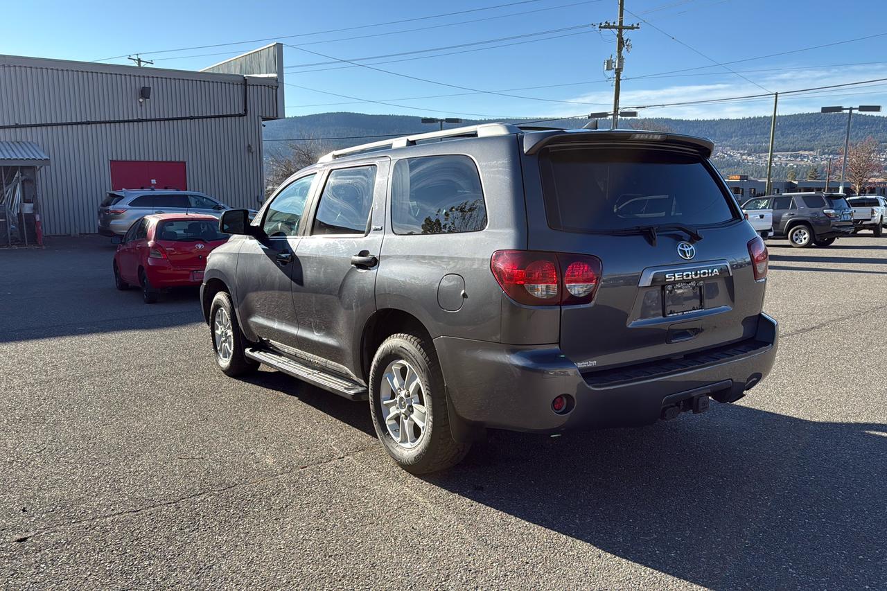2020 Toyota Sequoia SR5 Photo