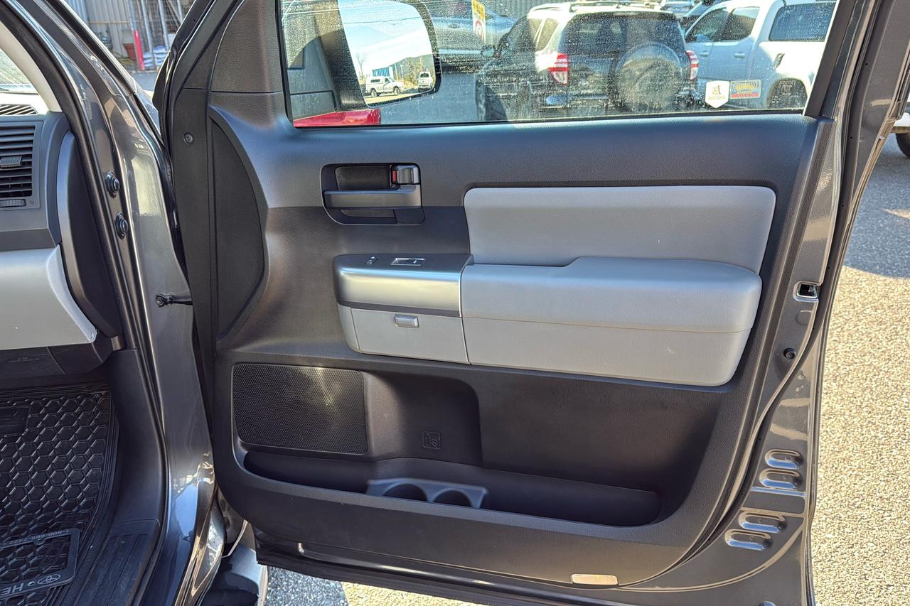 2020 Toyota Sequoia SR5 Photo