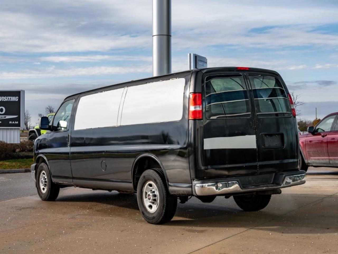 2017 GMC Savana Cargo Van Photo