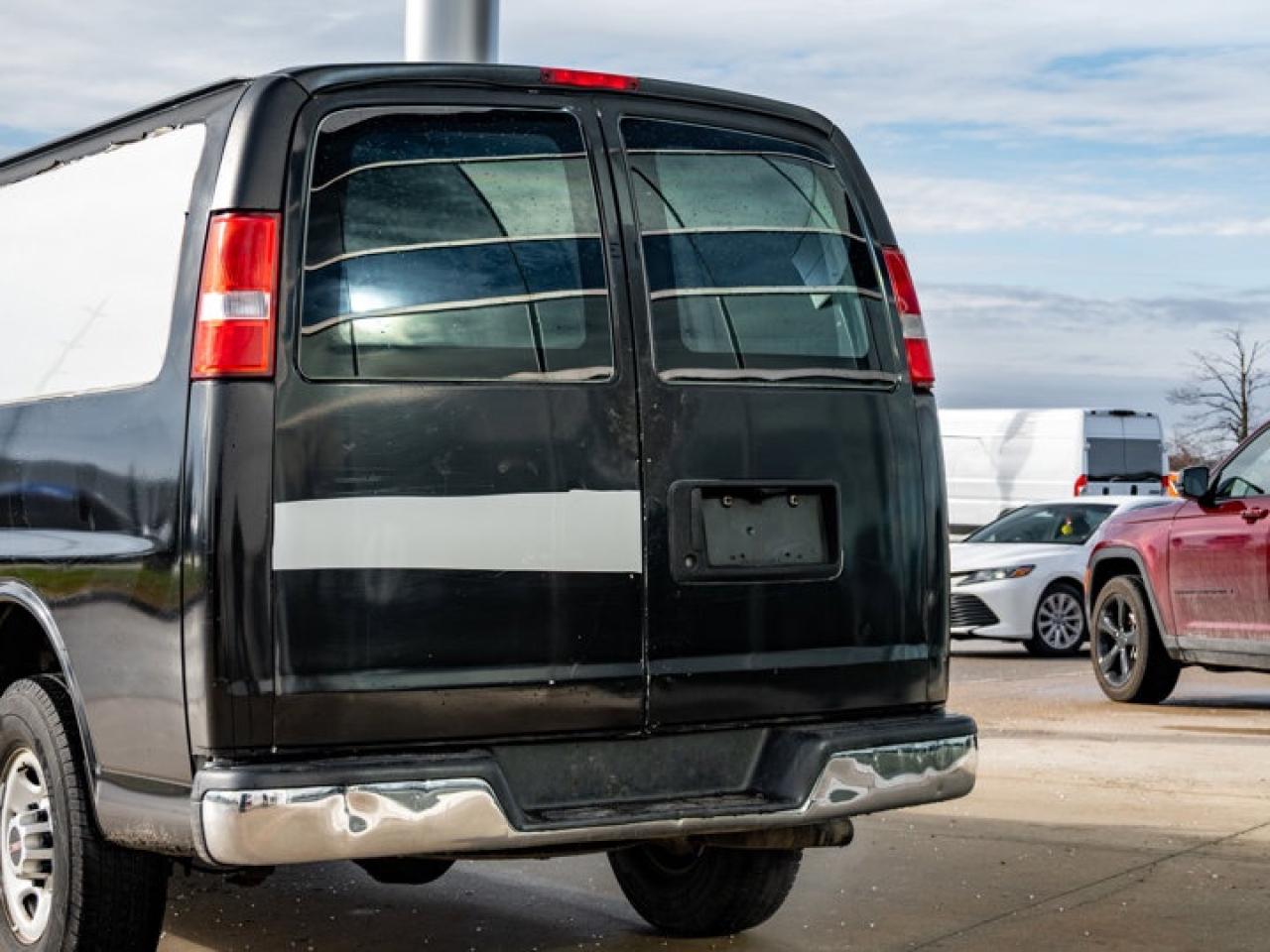 2017 GMC Savana Cargo Van Photo
