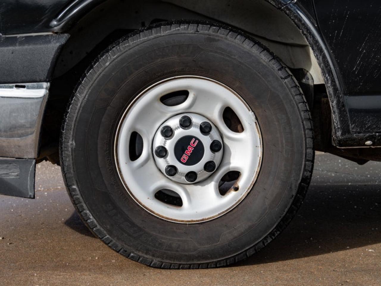 2017 GMC Savana Cargo Van Photo