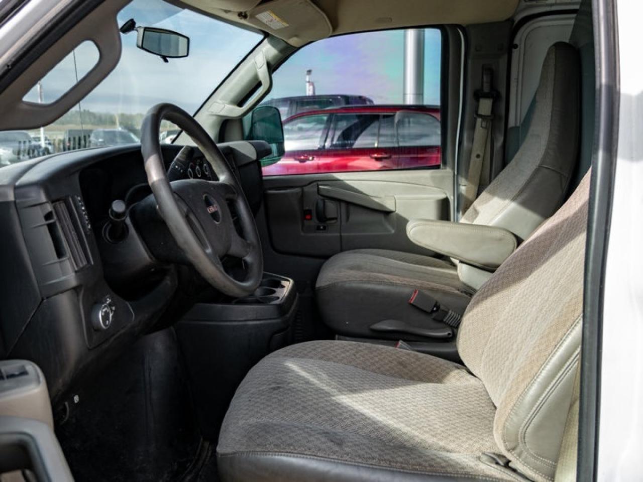 2017 GMC Savana Cargo Van Photo