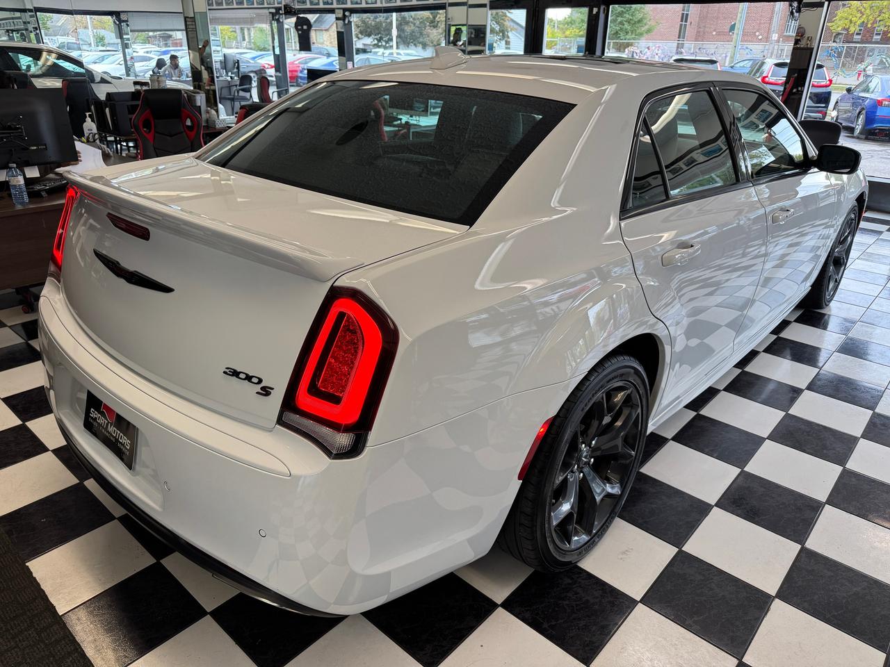 2023 Chrysler 300 300S RWD+Adaptive Cruise+Roof+LIKE NEW Photo