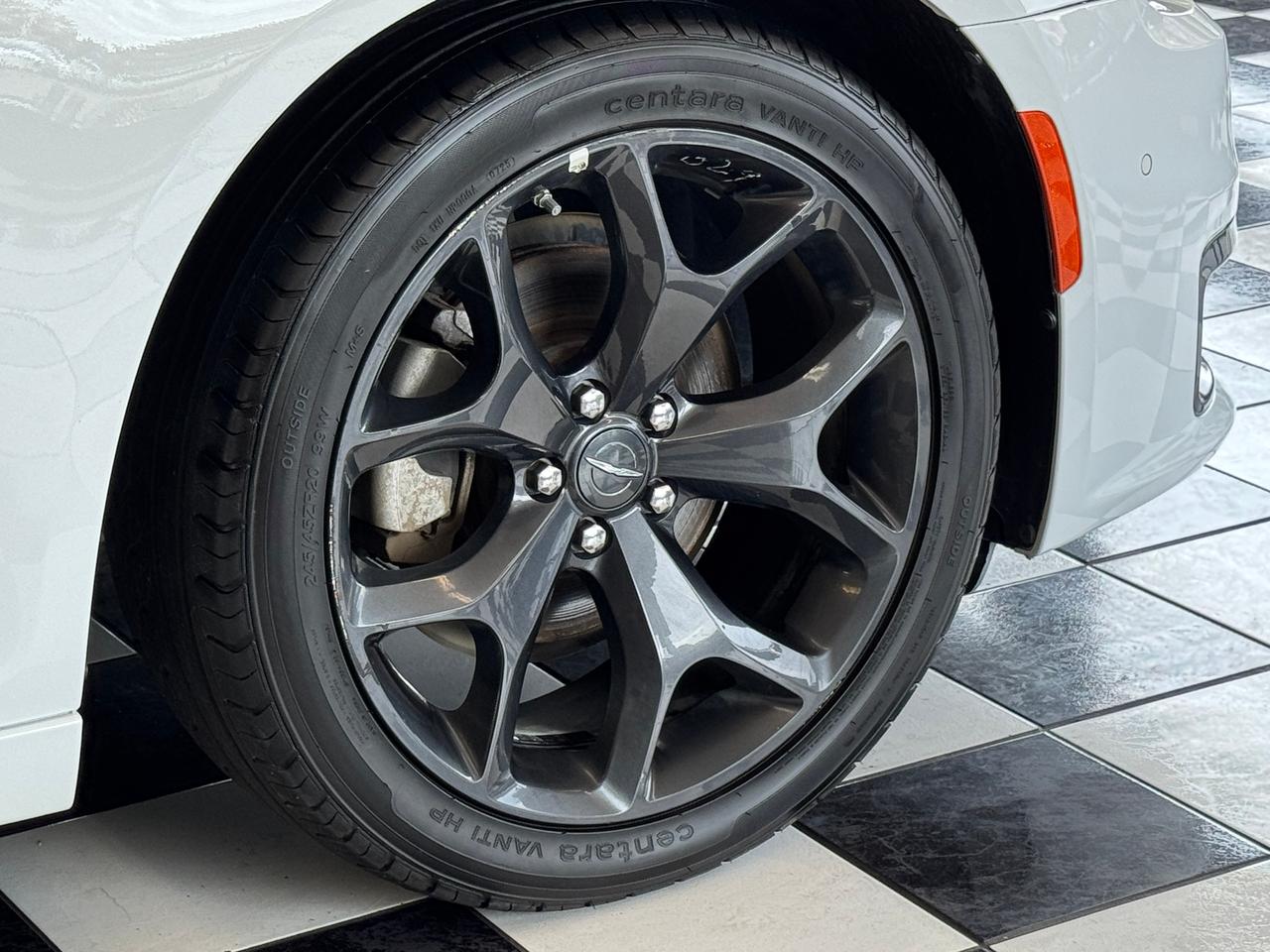 2023 Chrysler 300 300S RWD+Adaptive Cruise+Roof+LIKE NEW Photo