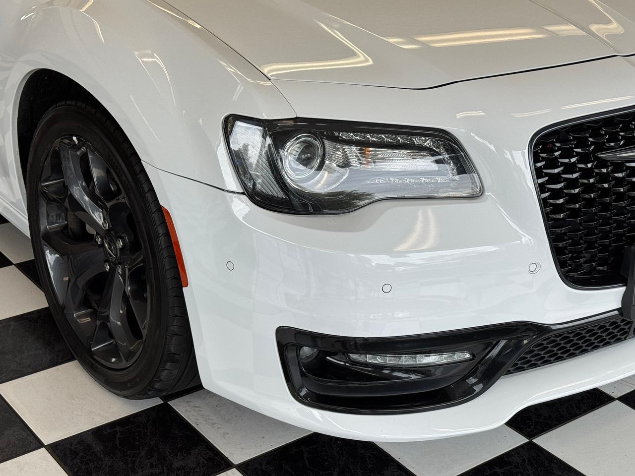 2023 Chrysler 300 300S RWD+Adaptive Cruise+Roof+LIKE NEW Photo