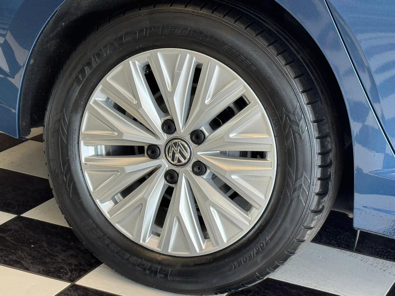 2019 Volkswagen Jetta Comfortline+New Tires+Brakes+ApplePlay+A/C Photo