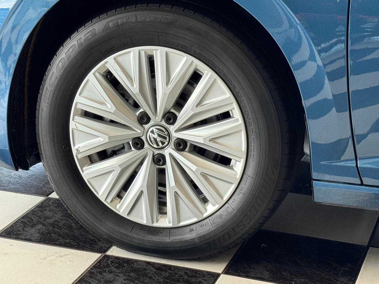 2019 Volkswagen Jetta Comfortline+New Tires+Brakes+ApplePlay+A/C Photo