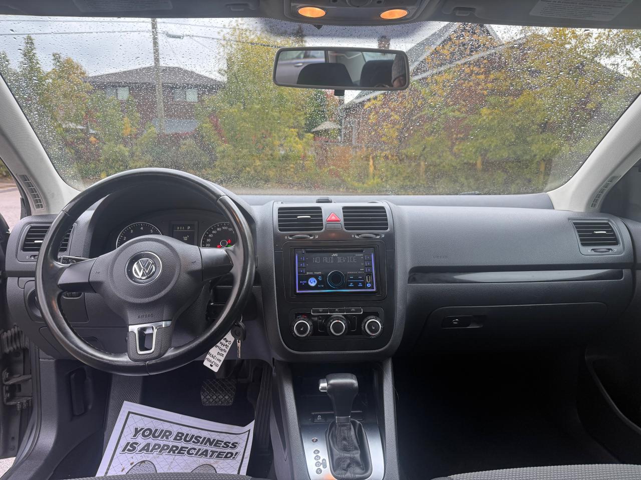 2010 Volkswagen Jetta 4dr 2.5L Auto Comfortline Photo