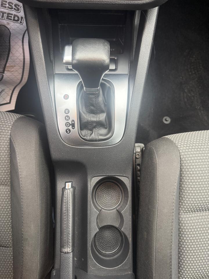 2010 Volkswagen Jetta 4dr 2.5L Auto Comfortline Photo