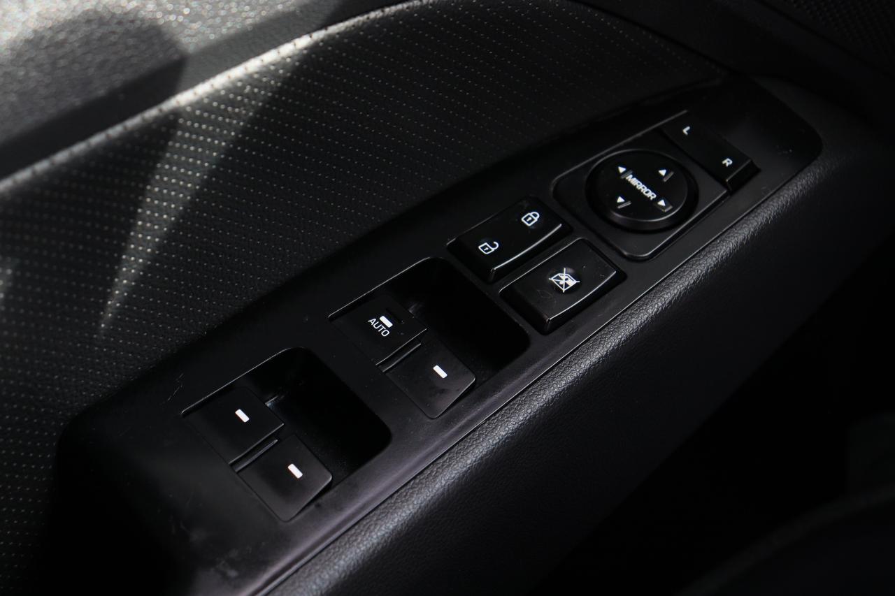 2020 Hyundai Elantra Sport | 6 Speed | Leather | Roof | CarPlay & More! Photo59