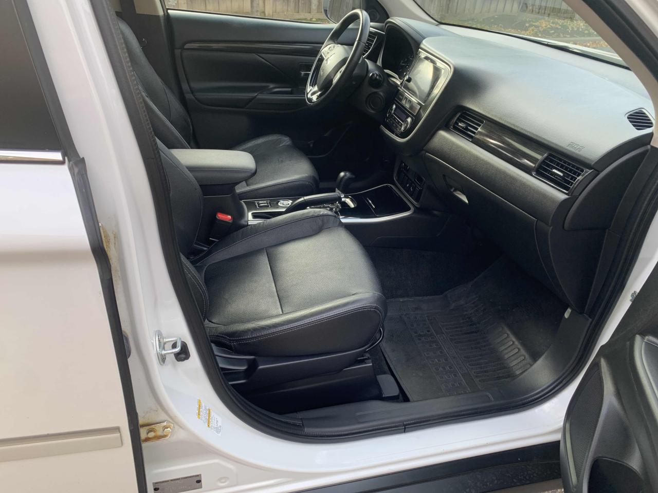 2017 Mitsubishi Outlander ES/ LOW KM / NO ACCIDENT/ 7 PASSENGER/LEATHER/MINT - Photo #11