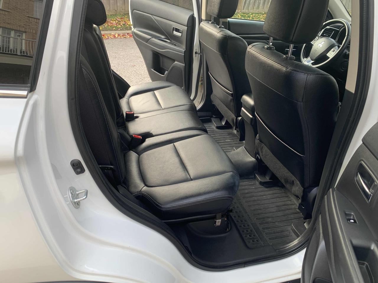 2017 Mitsubishi Outlander ES/ LOW KM / NO ACCIDENT/ 7 PASSENGER/LEATHER/MINT - Photo #12