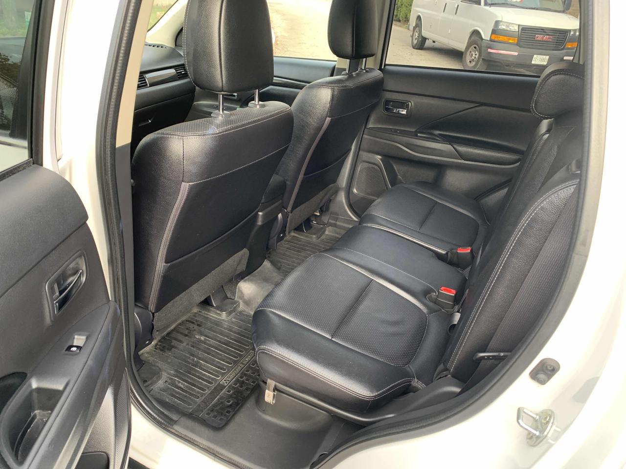 2017 Mitsubishi Outlander ES/ LOW KM / NO ACCIDENT/ 7 PASSENGER/LEATHER/MINT - Photo #8