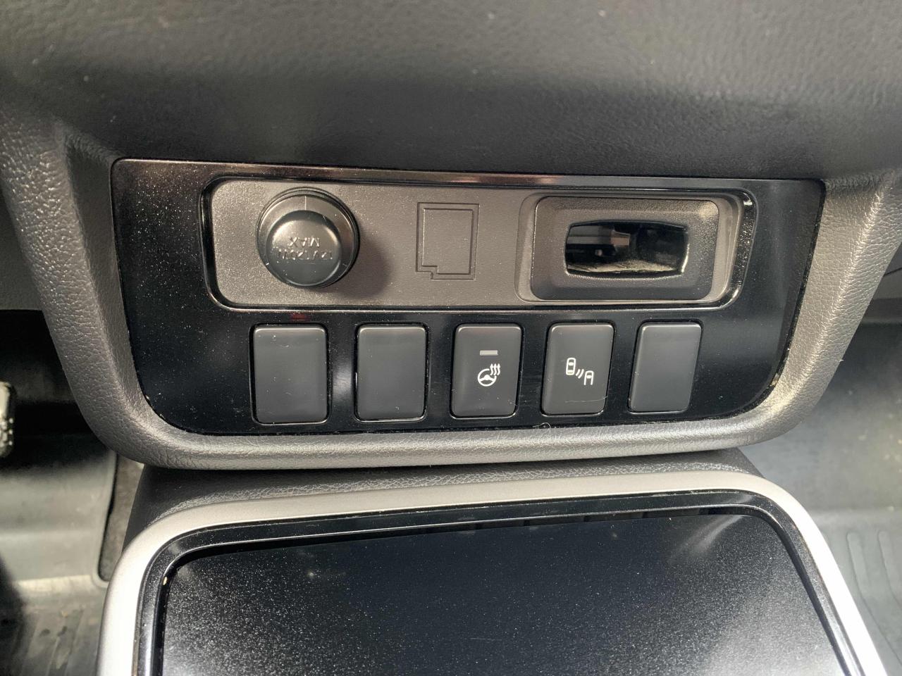 2017 Mitsubishi Outlander ES/ LOW KM / NO ACCIDENT/ 7 PASSENGER/LEATHER/MINT - Photo #14