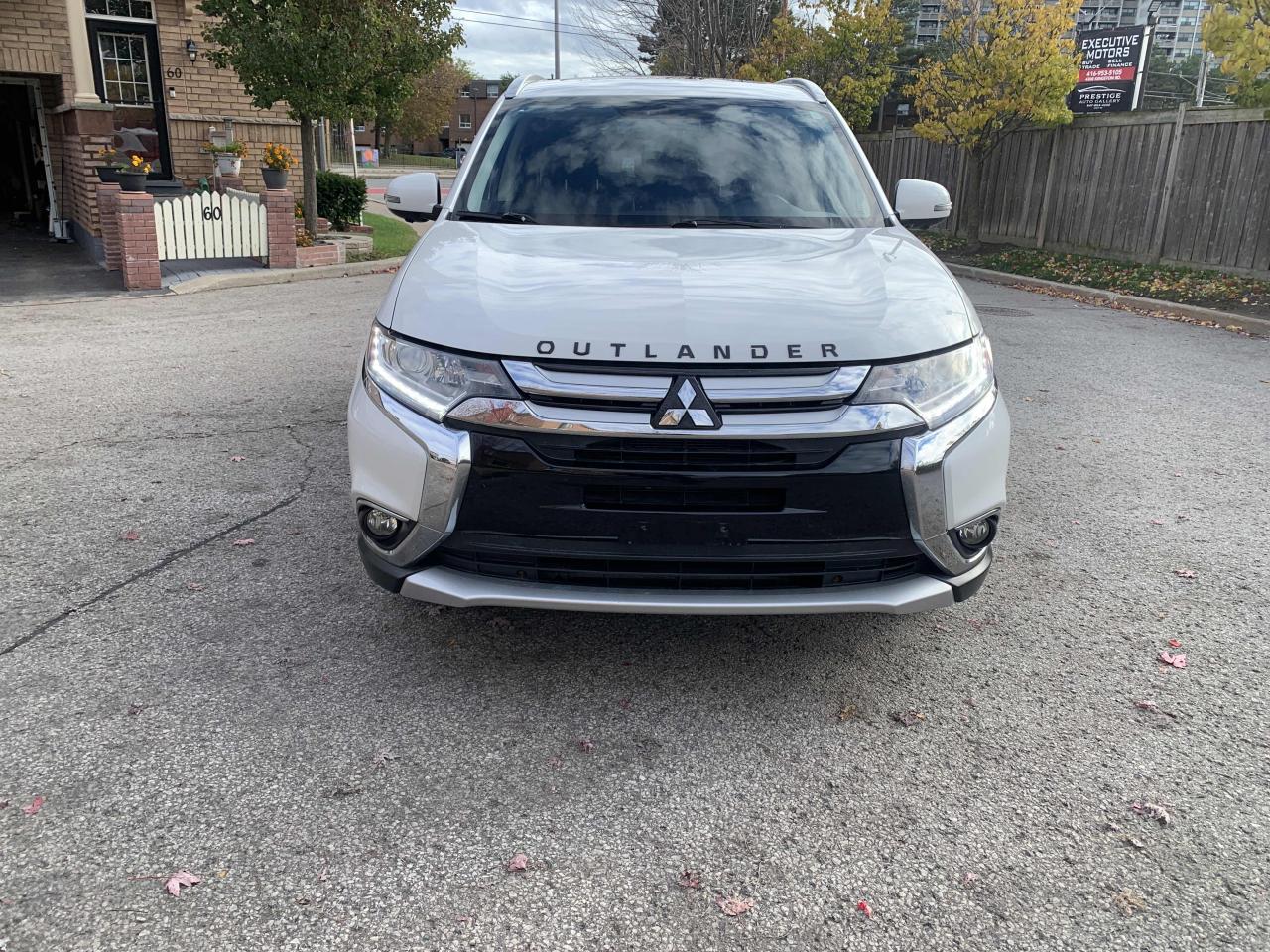 2017 Mitsubishi Outlander ES/ LOW KM / NO ACCIDENT/ 7 PASSENGER/LEATHER/MINT - Photo #3