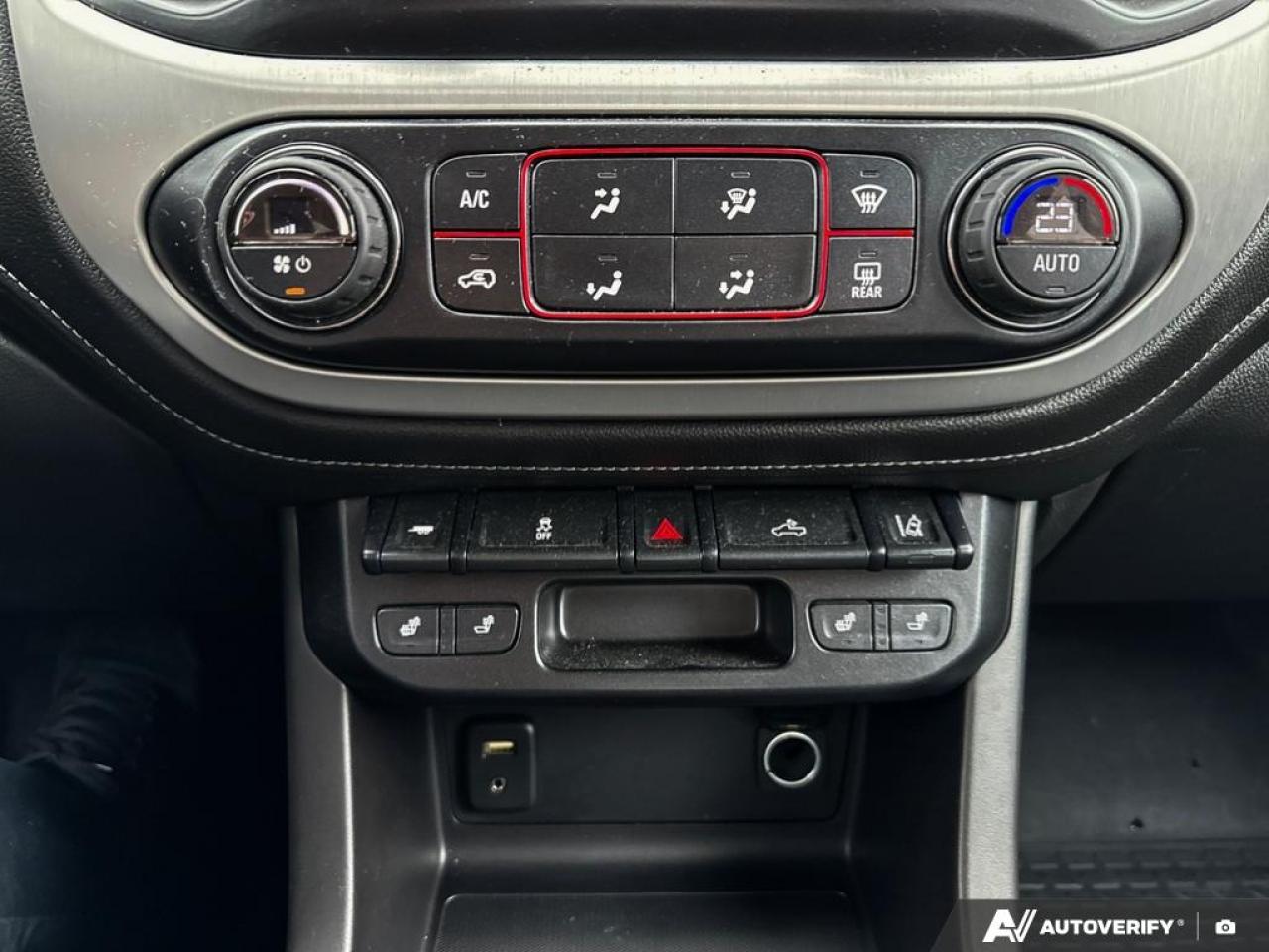 2015 GMC Canyon SLT / NO ACCIDENTS / LEATHER / NAV / 4WD - Photo #16