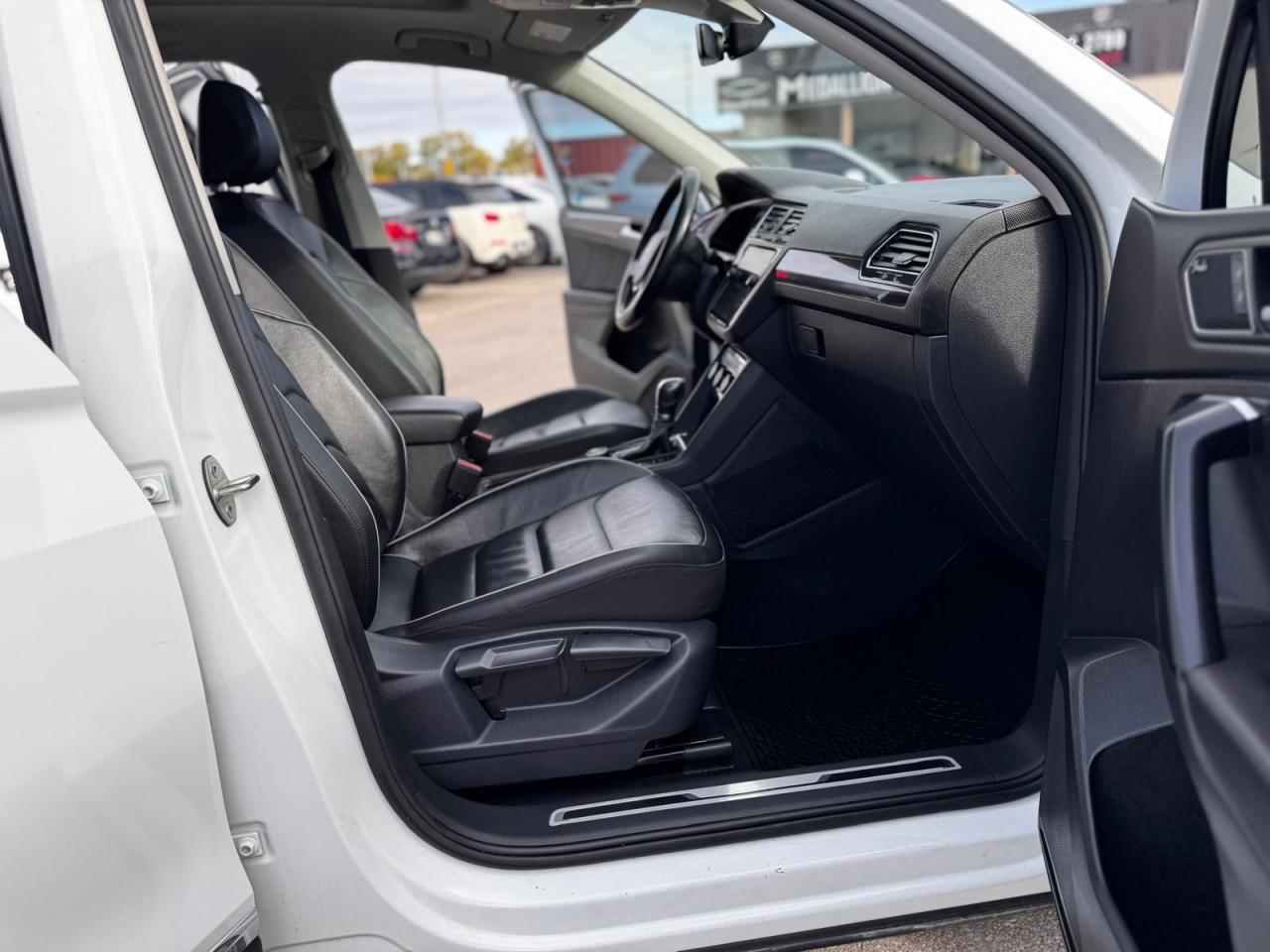 2019 Volkswagen Tiguan AWD NO ACCIDENT SAFETY FULLY LOADED BLIND SPOT B-T - Photo #15