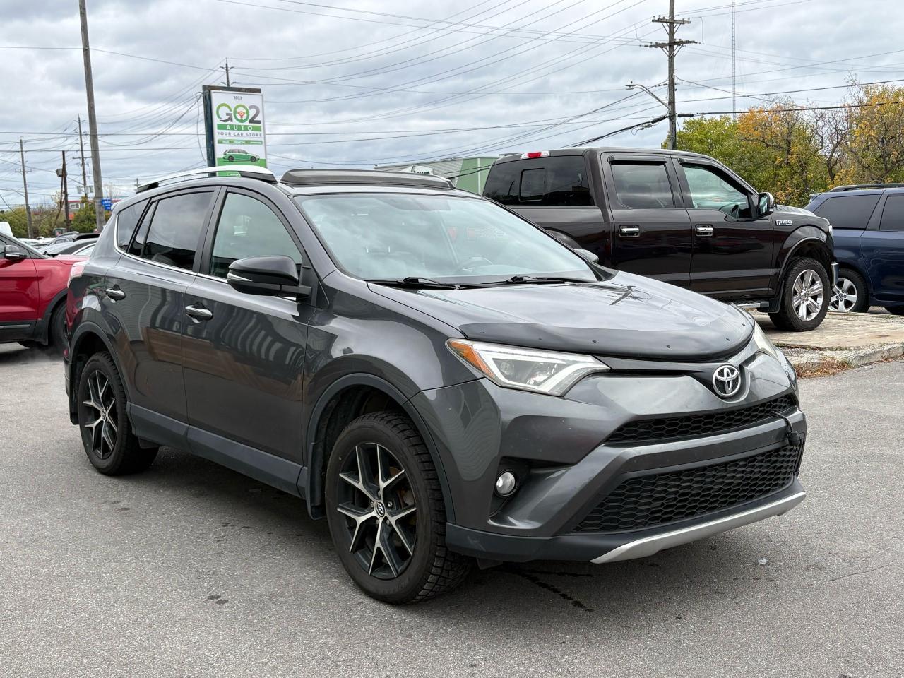 2016 Toyota RAV4 se Photo2