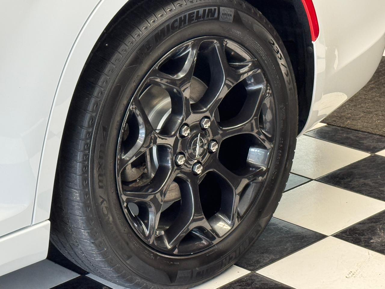 2023 Chrysler 300 300S AWD+New Brakes+Adaptive Cruise+CLEAN CARFAX Photo58