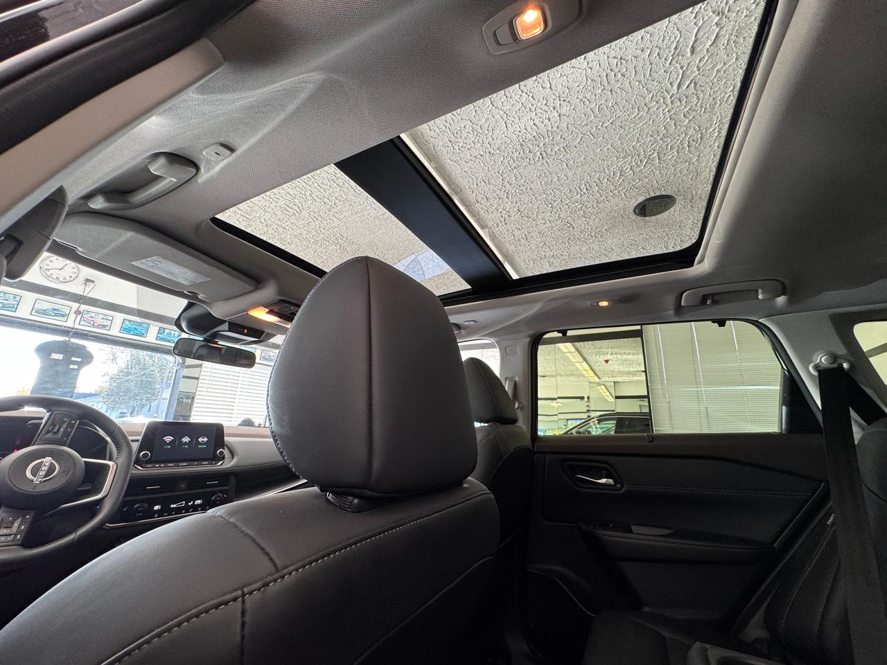 2023 Nissan Rogue SV Premium AWD Midnight Edition+CLEAN CARFAX Photo3