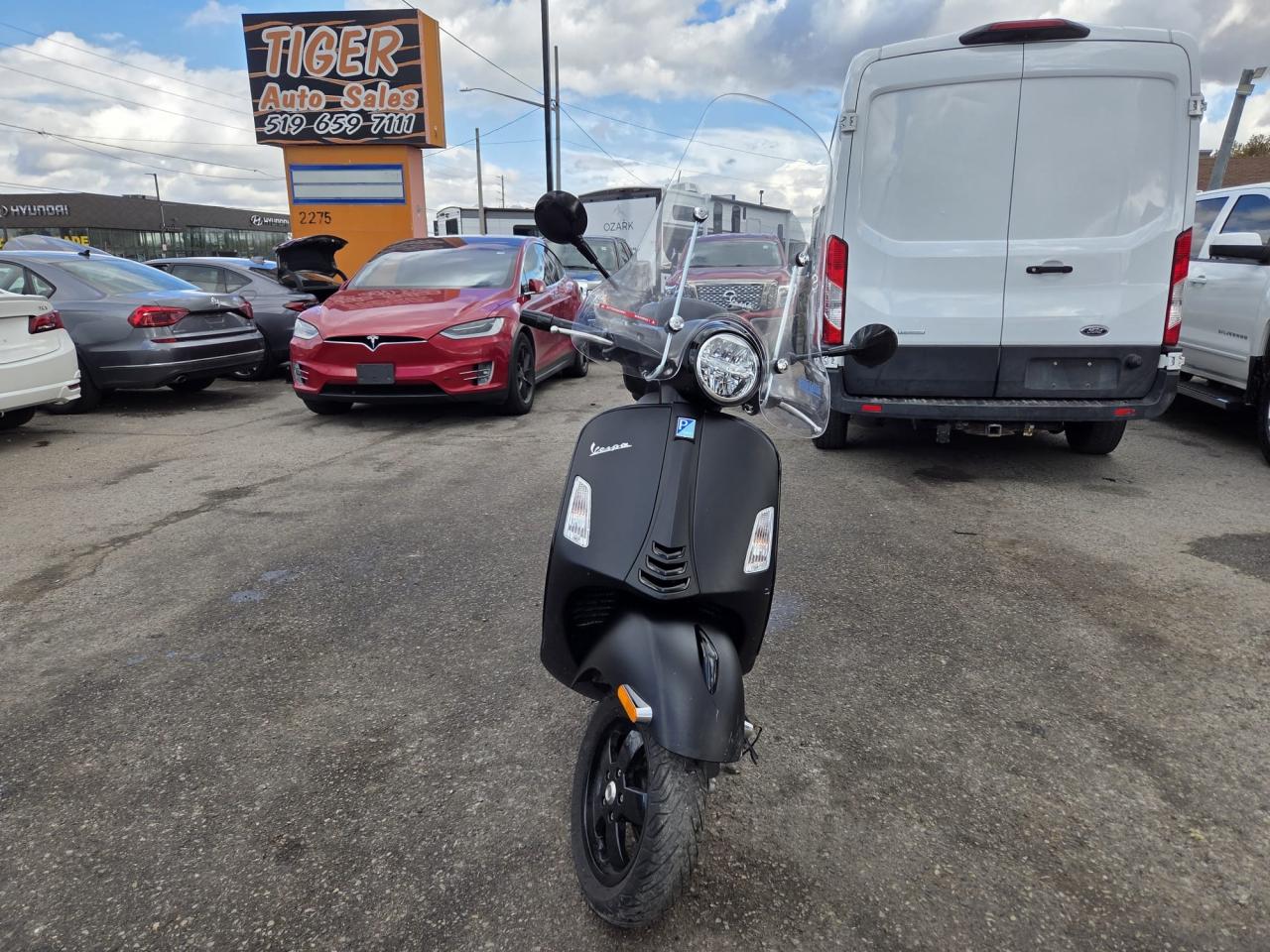 2020 Vespa GTS 300  - Photo #2