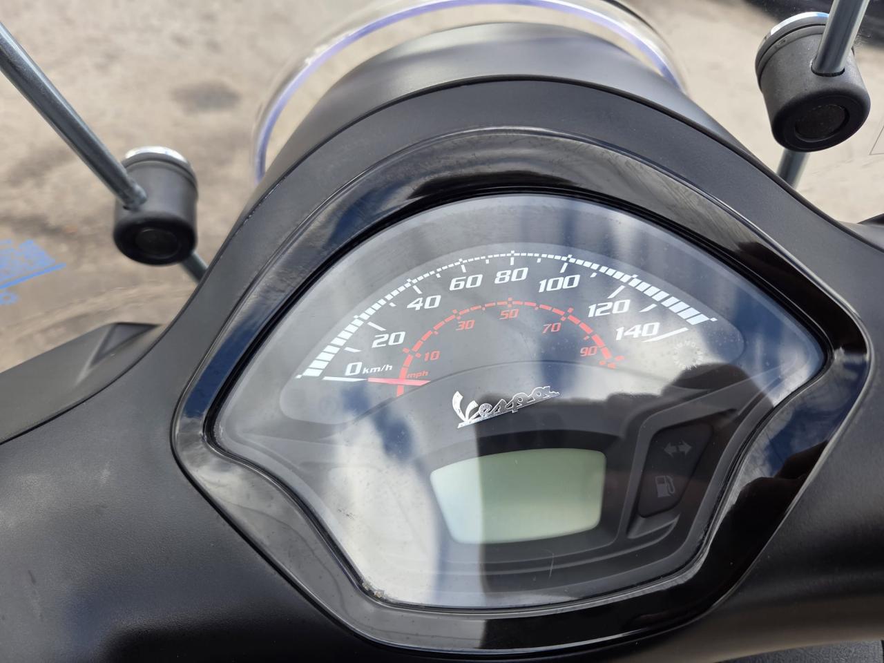 2020 Vespa GTS 300 SUPER NOTE, INSURANCE WRITEOFF, GREAT FOR EXPORT Photo4