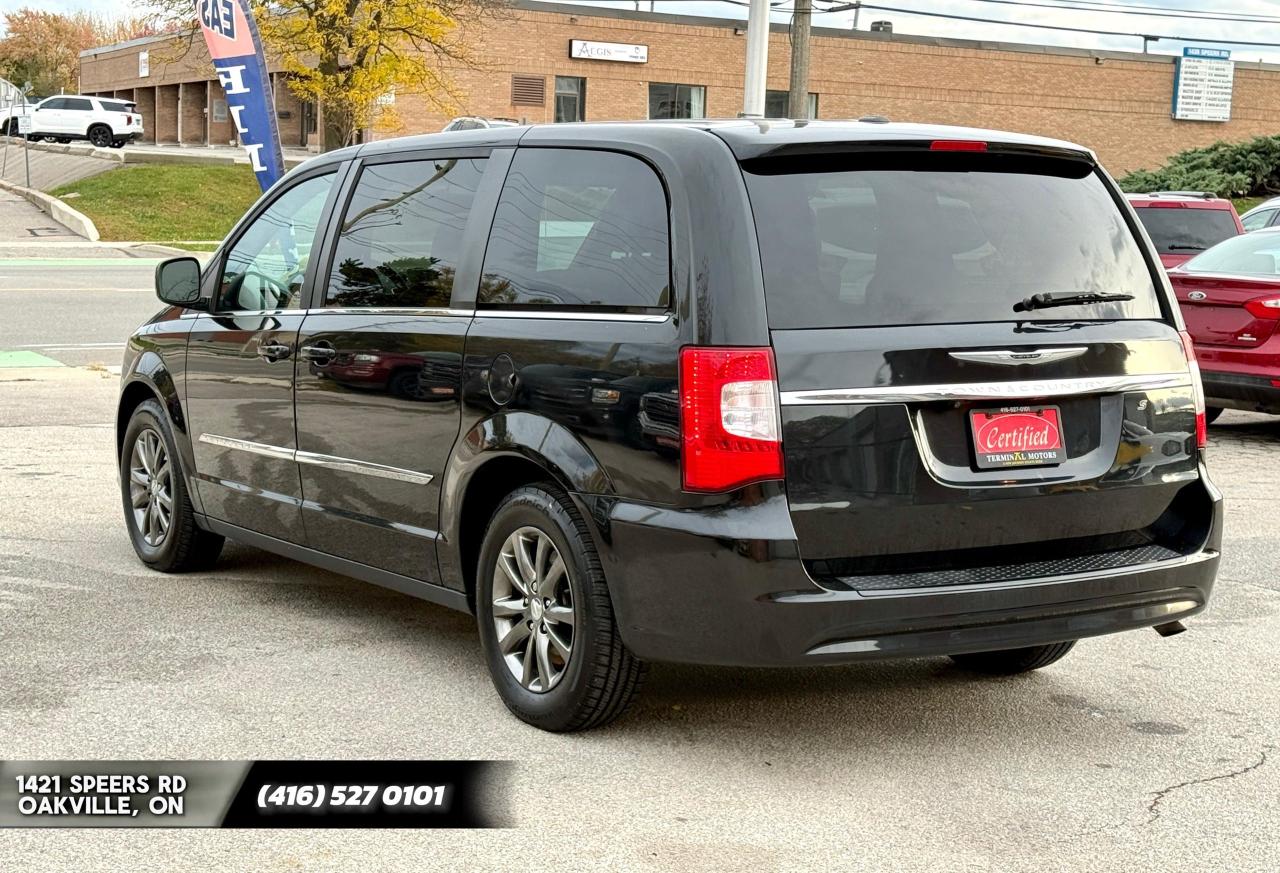 2015 Chrysler Town & Country S Photo2
