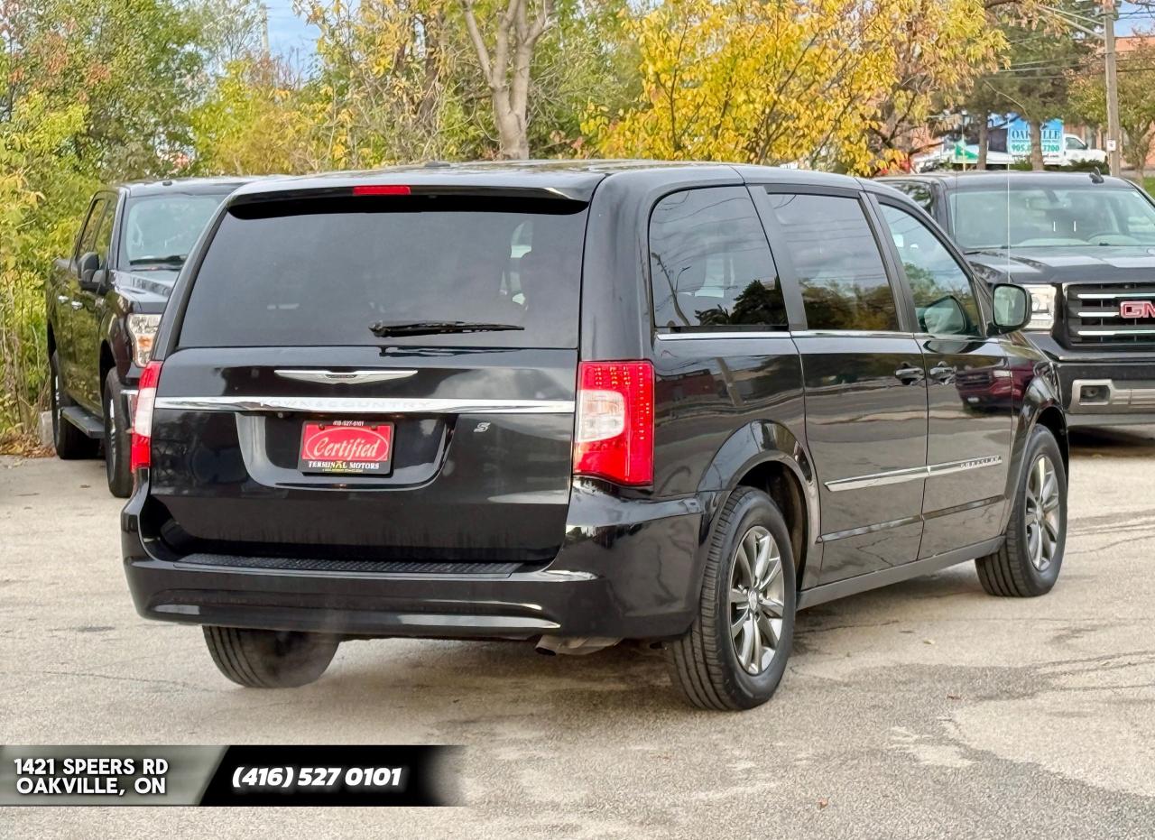 2015 Chrysler Town & Country S - Photo #6