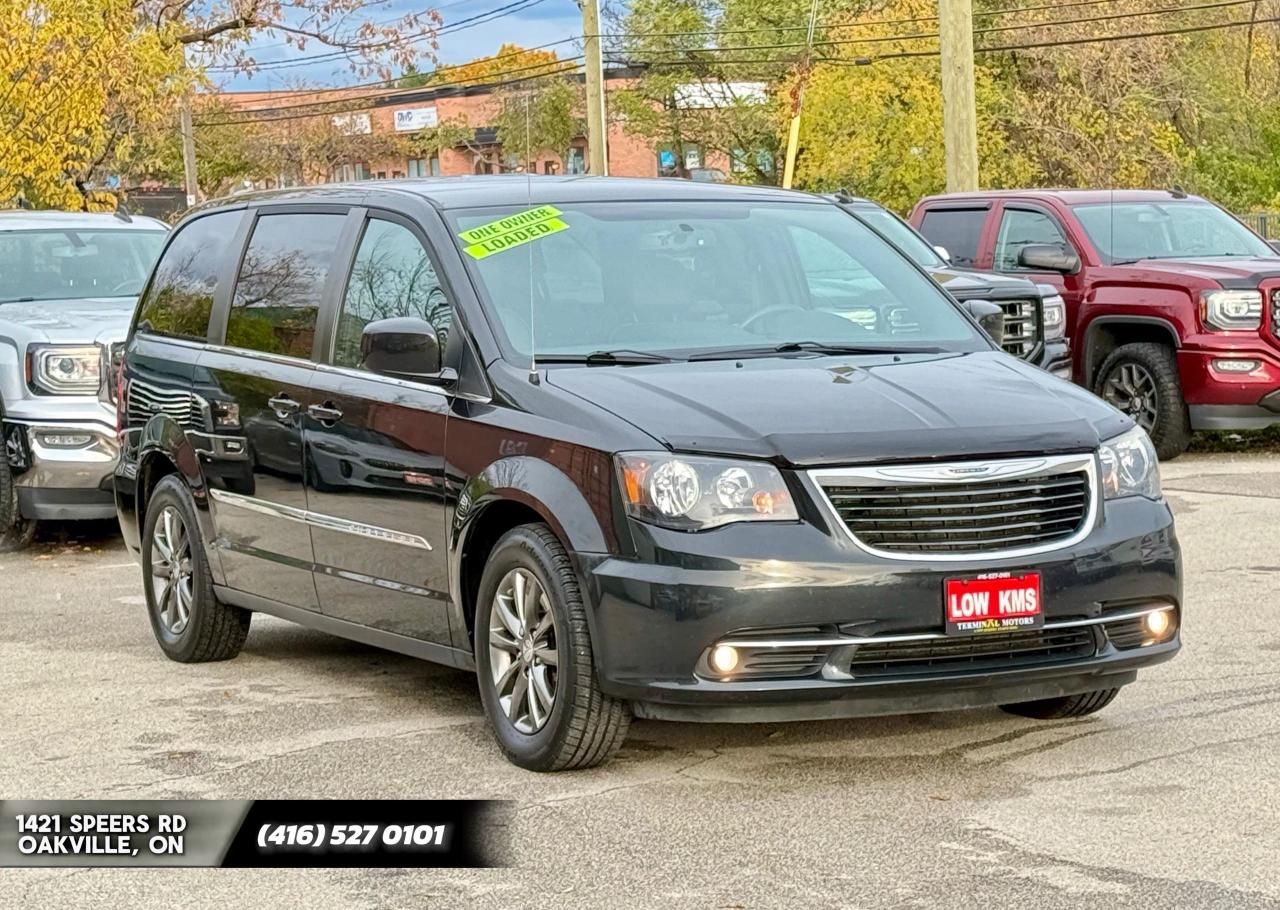 2015 Chrysler Town & Country S Photo4