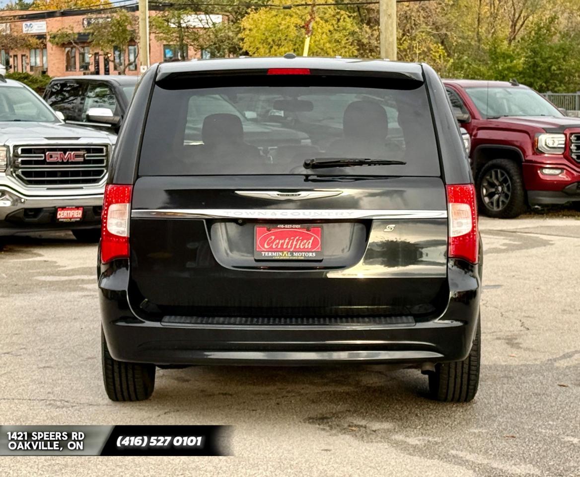 2015 Chrysler Town & Country S - Photo #7