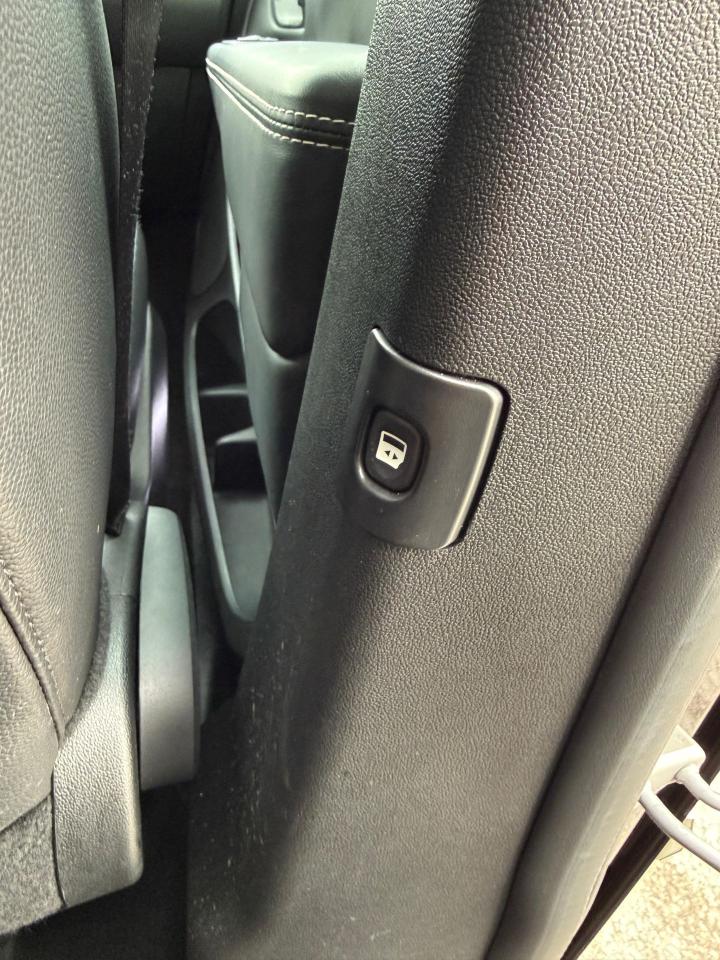 2015 Chrysler Town & Country S - Photo #15