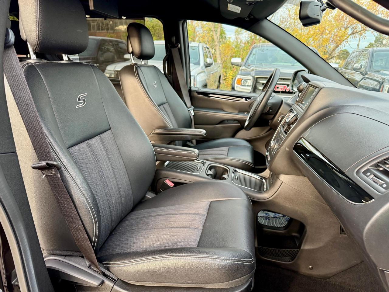 2015 Chrysler Town & Country S - Photo #30